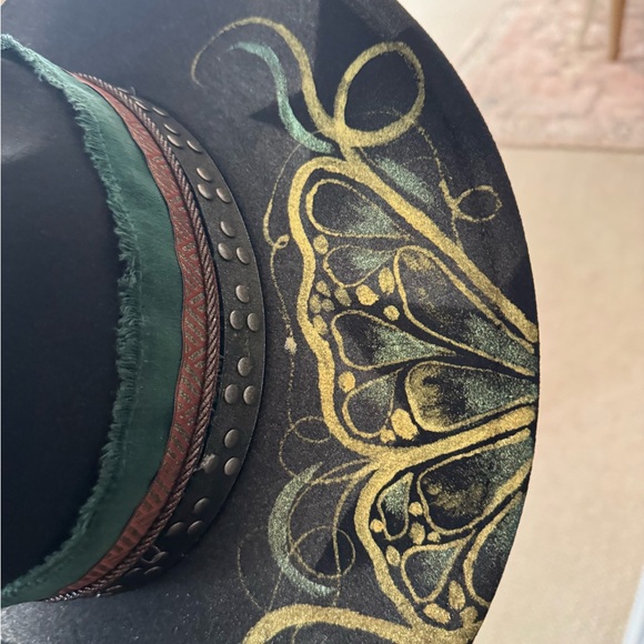 Artisan Black and Gold Women\'s Hat main image 4